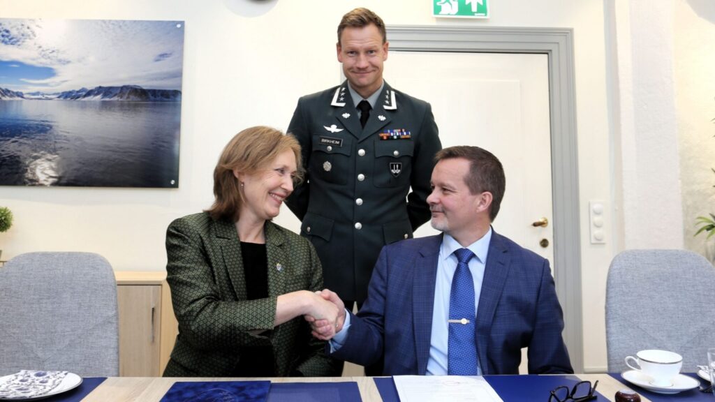 Radionor CEO Raymond Soderholm, NDMA Director Gro Jære, Colonel Lars Birkheim